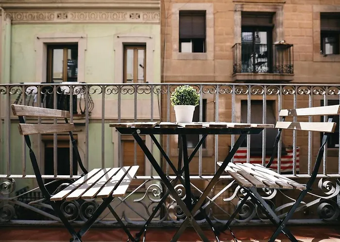 La Rambla - Catalonia Square 4bd-2bth Apartment