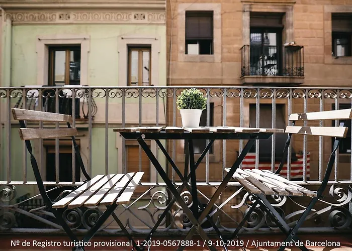 La Rambla - Catalonia Square 4bd-2bth Apartment Barcelona