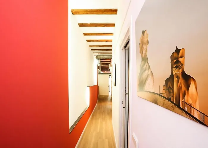 La Rambla - Catalonia Square 4bd-2bth Apartment