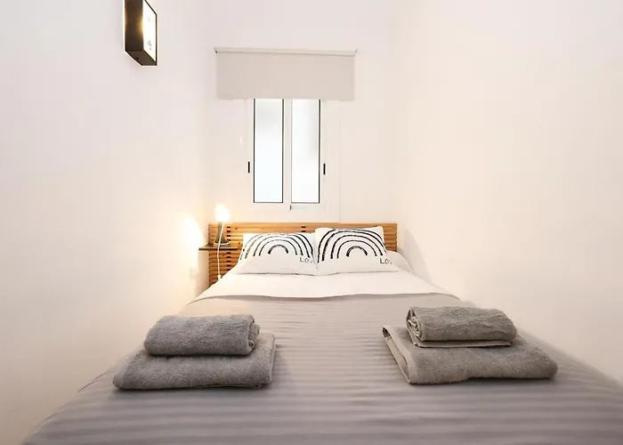 La Rambla - Catalonia Square 4bd-2bth Apartment Barcelona