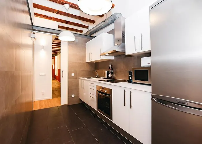 La Rambla - Catalonia Square 4bd-2bth Apartment