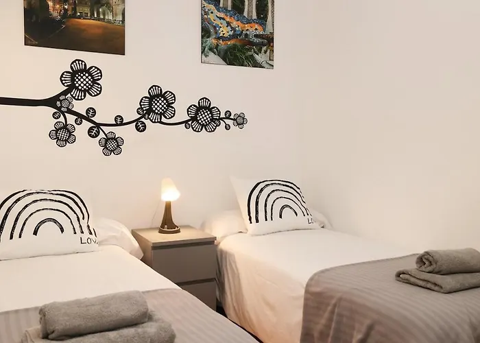 La Rambla - Catalonia Square 4bd-2bth Apartment Barcelona