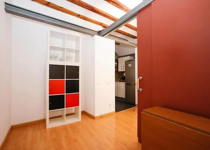 La Rambla - Catalonia Square 4bd-2bth Apartment